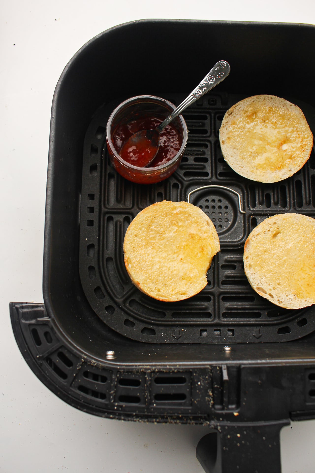 How to toast English muffins in the air fryer
