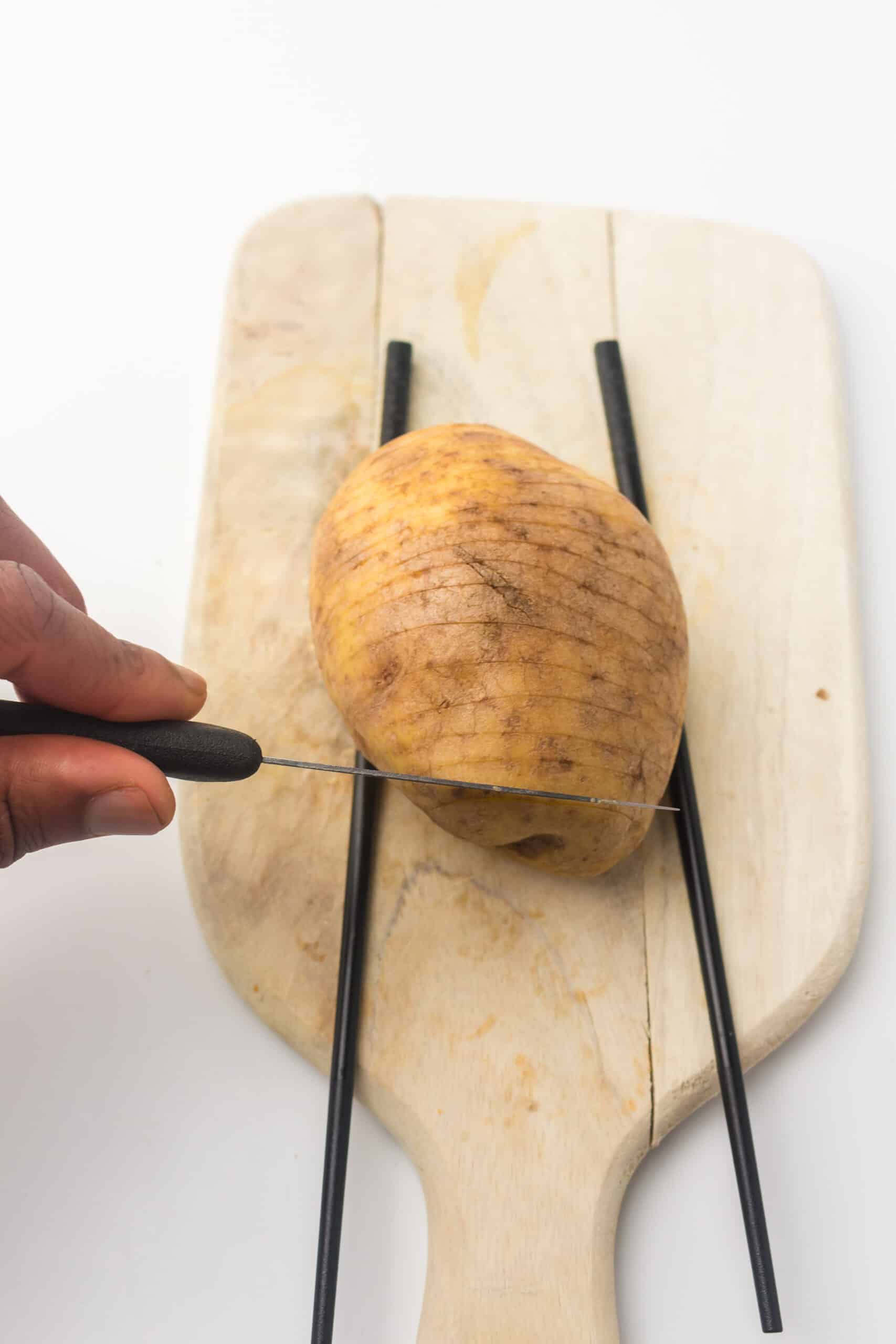 Cutting the potatoes 