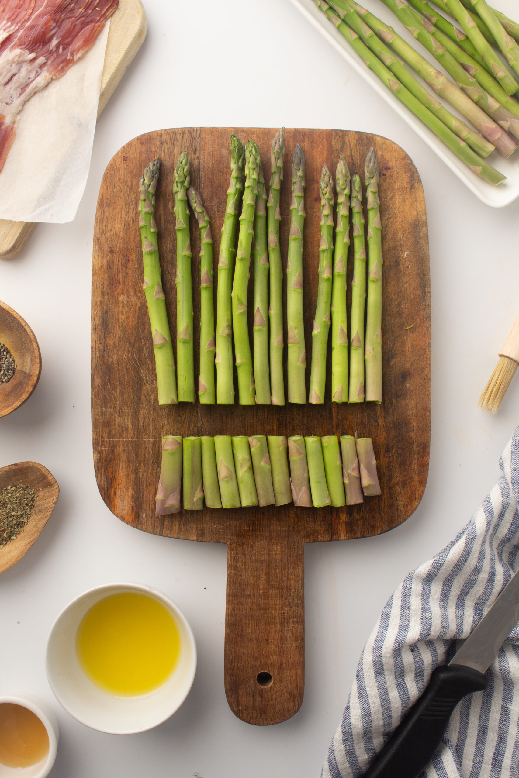 Cutting the spears of the asparagus 
